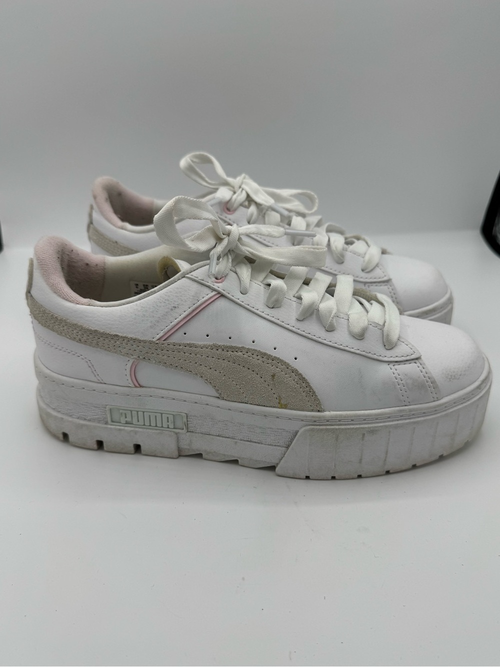 Puma Mayze Queen of Hearts platform Sneakers Womens Size 8.5 white and pink